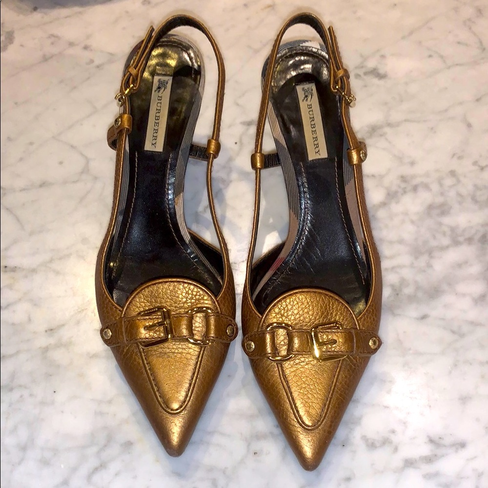 Burberry Gold heel 38.5 kitten heel buckle made in Italy pointed toe ankle strap